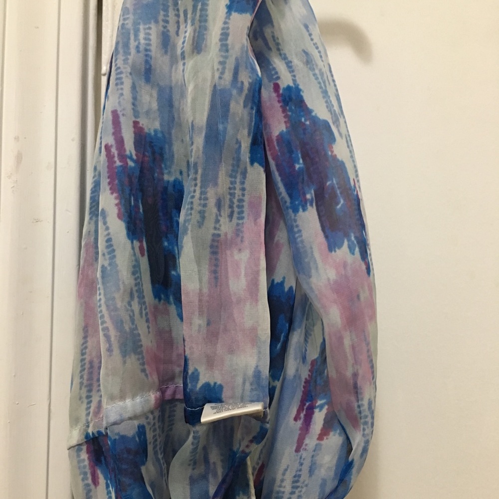Fun elegant scarf - Picture 2 of 3